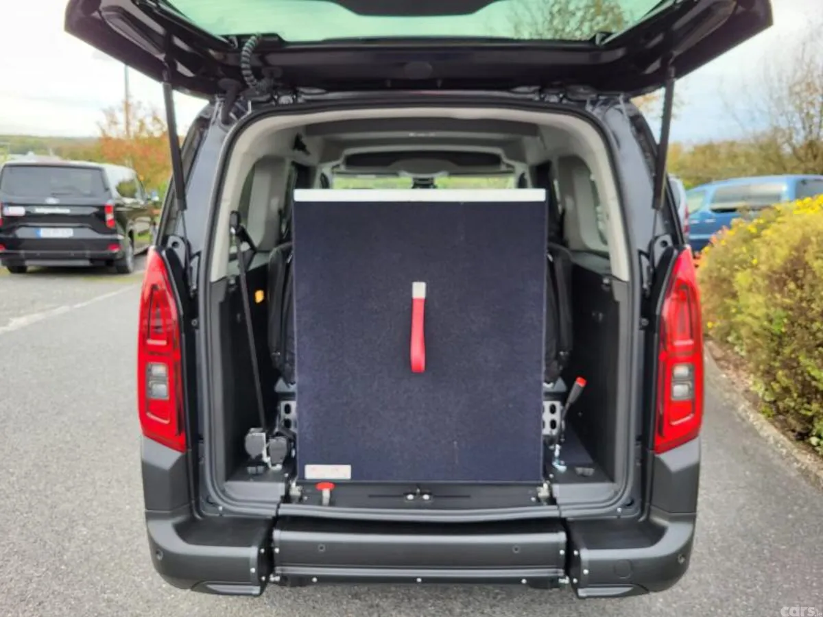 Citroen Berlingo Multispace MPV, Diesel, 2026, Black