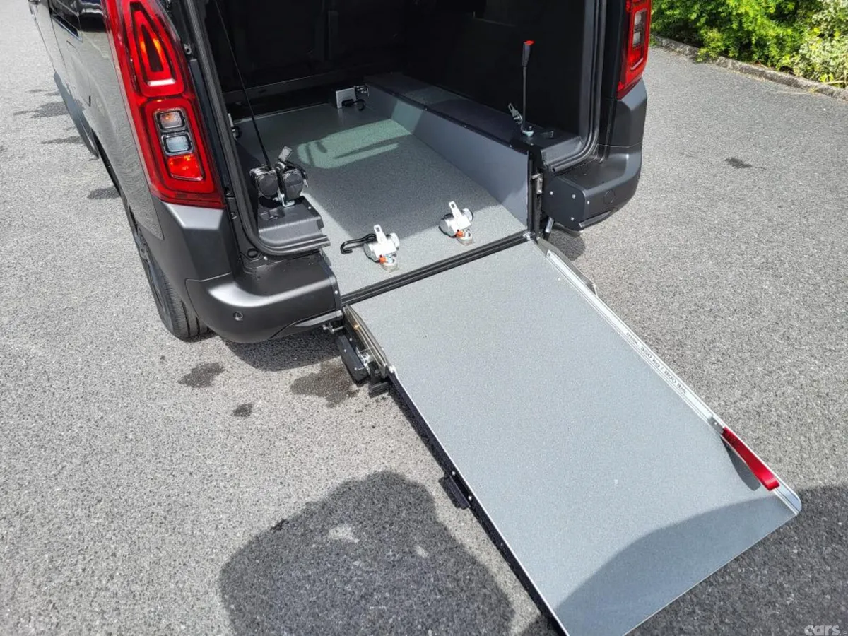 Citroen Berlingo MPV, Diesel, 2025, Black