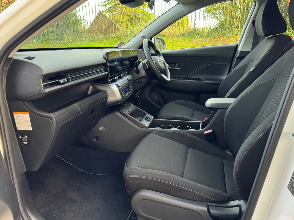 Hyundai KONA MPV, Petrol Hybrid, 2025, White