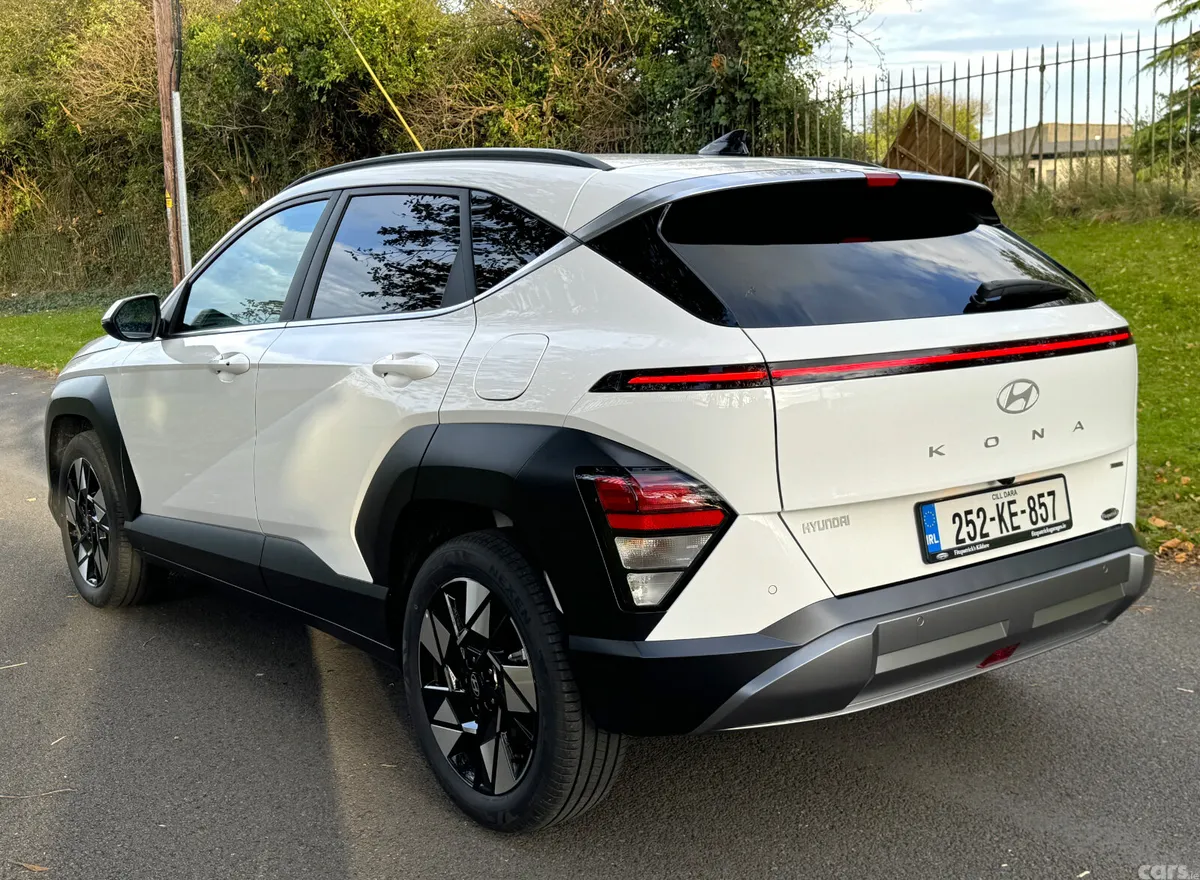 Hyundai KONA MPV, Petrol Hybrid, 2025, White