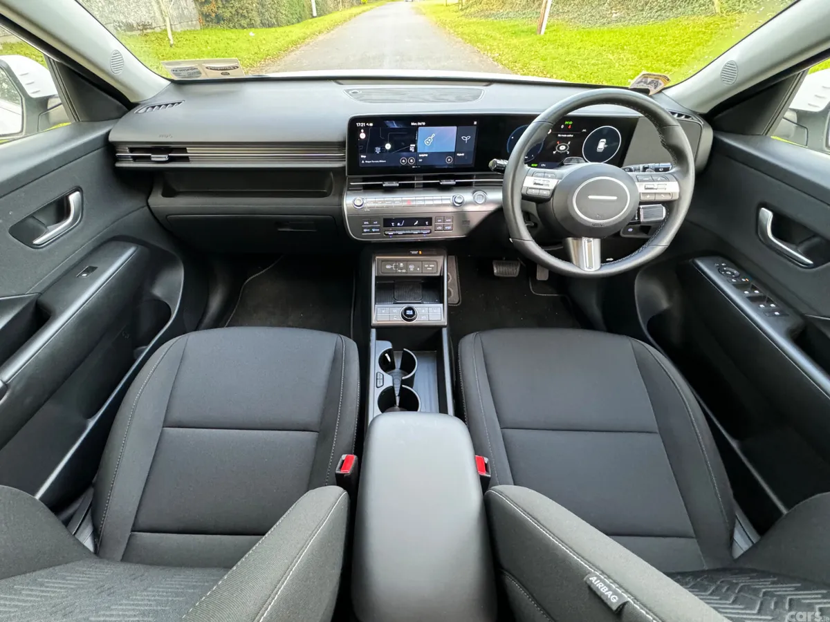 Hyundai KONA MPV, Petrol Hybrid, 2025, White