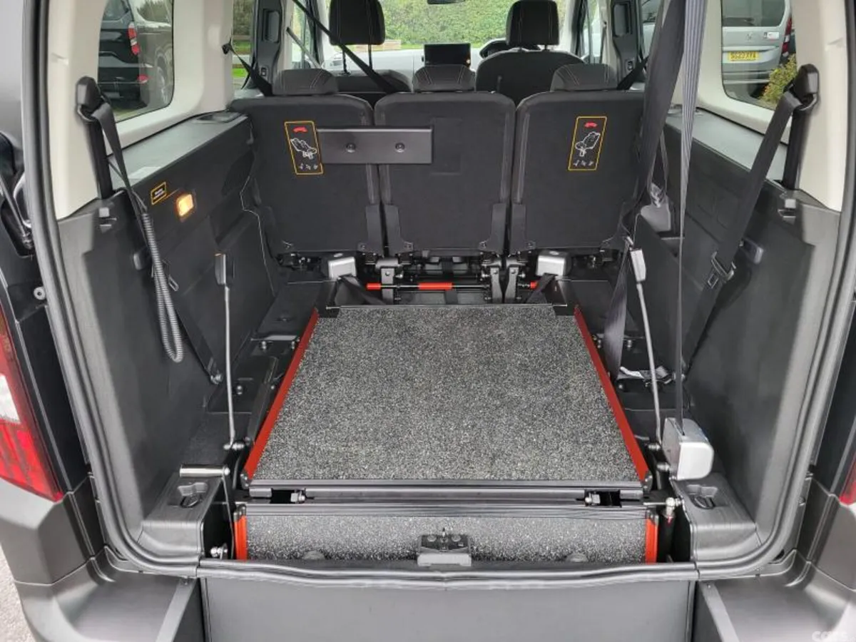 Peugeot Rifter MPV, Diesel, 2026, Black