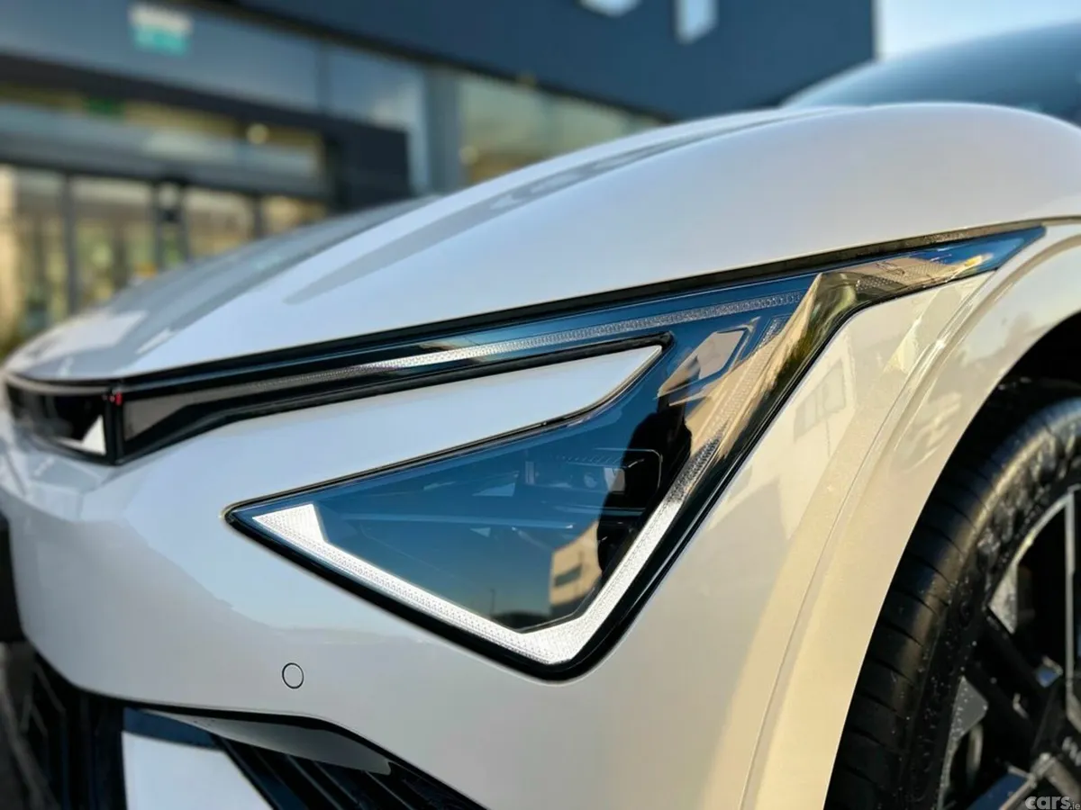 Kia EV6 SUV, Electric, 2027, White