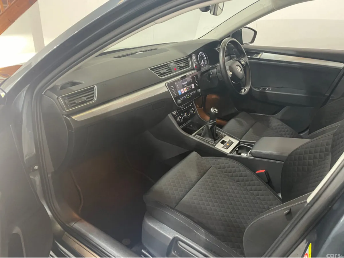 Skoda Superb Hatchback, Diesel, 2021, Grey