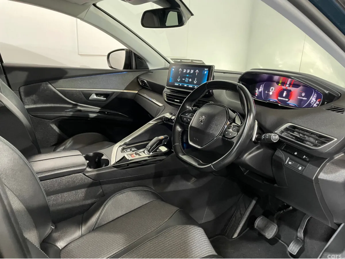 Peugeot 5008 MPV, Diesel, 2022, Blue