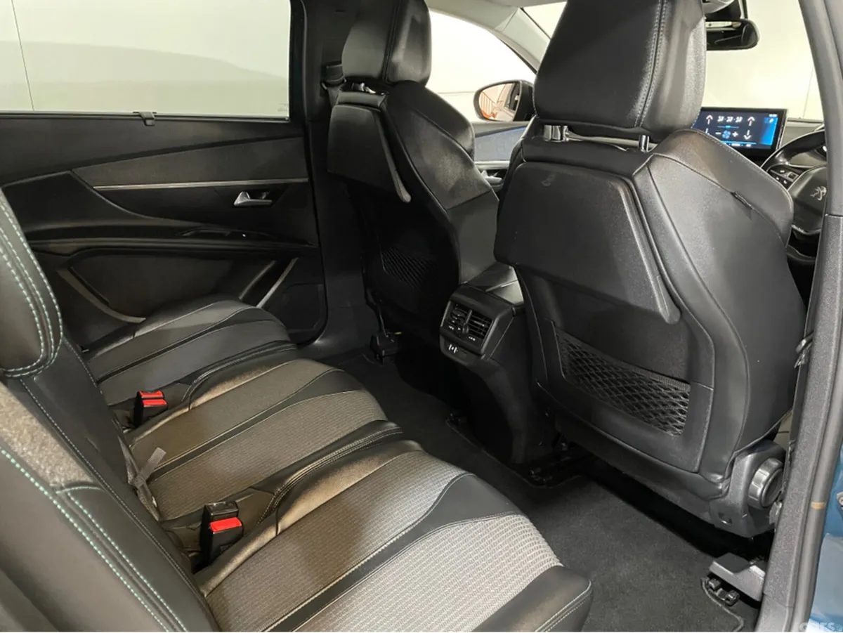 Peugeot 5008 MPV, Diesel, 2022, Blue