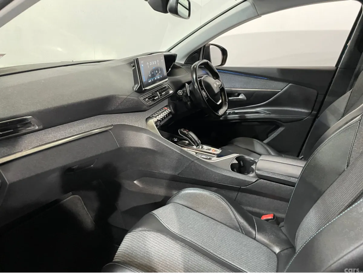 Peugeot 5008 MPV, Diesel, 2022, Blue