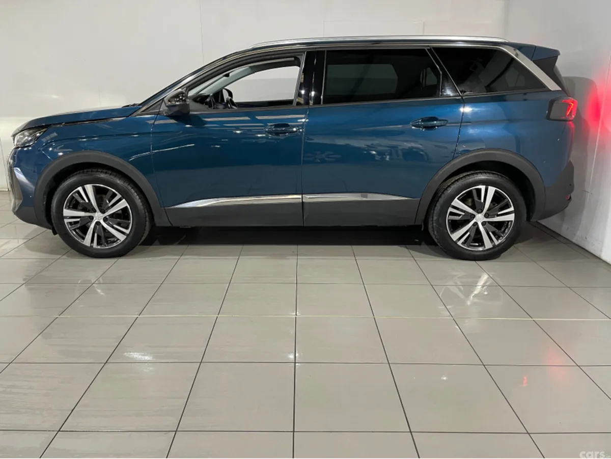 Peugeot 5008 MPV, Diesel, 2022, Blue