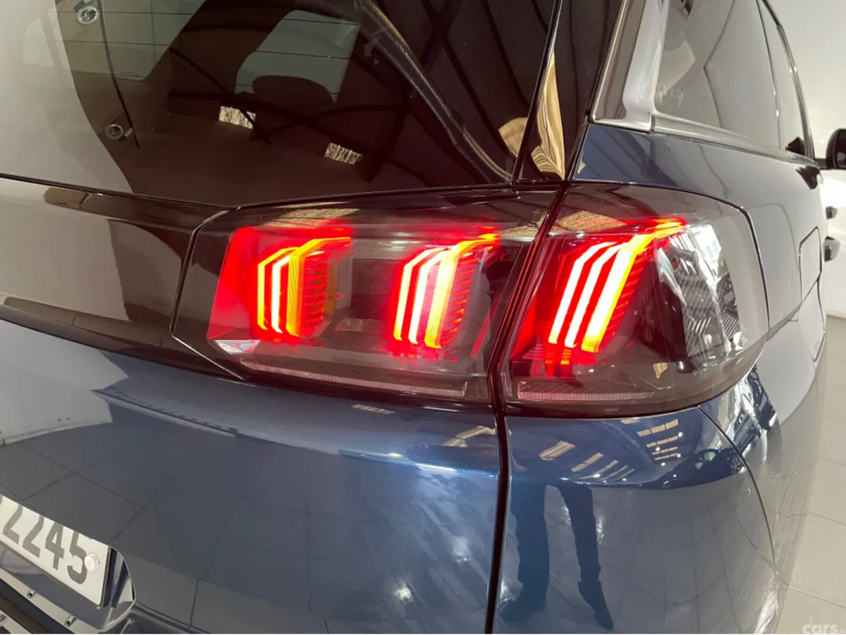 Peugeot 5008 MPV, Diesel, 2022, Blue