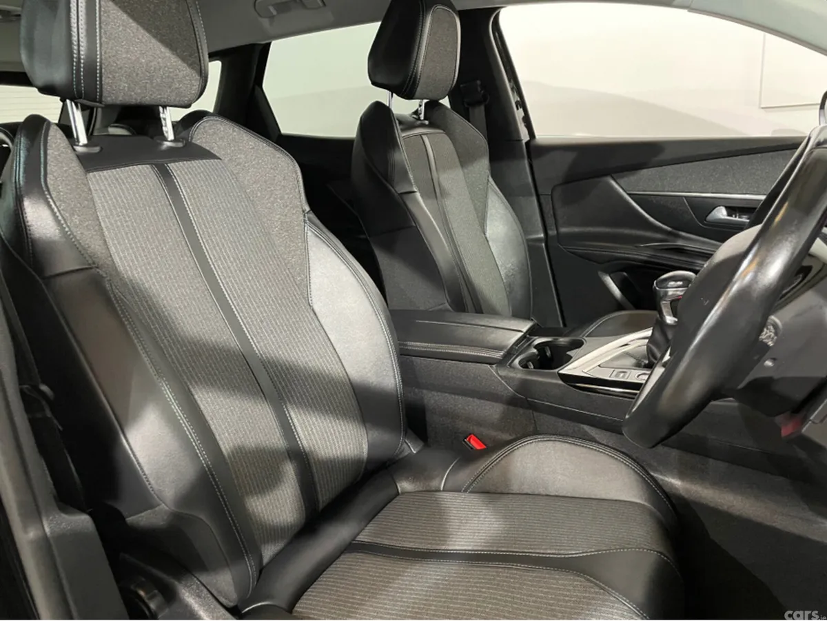 Peugeot 3008 MPV, Diesel, 2022, Black