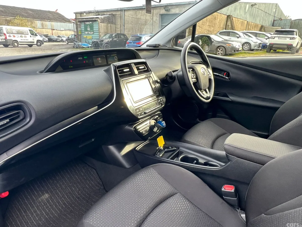 Toyota Prius Hatchback, Petrol Hybrid, 2021, White