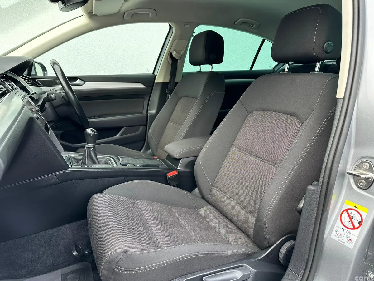 Volkswagen Passat Saloon, Diesel, 2019, Silver