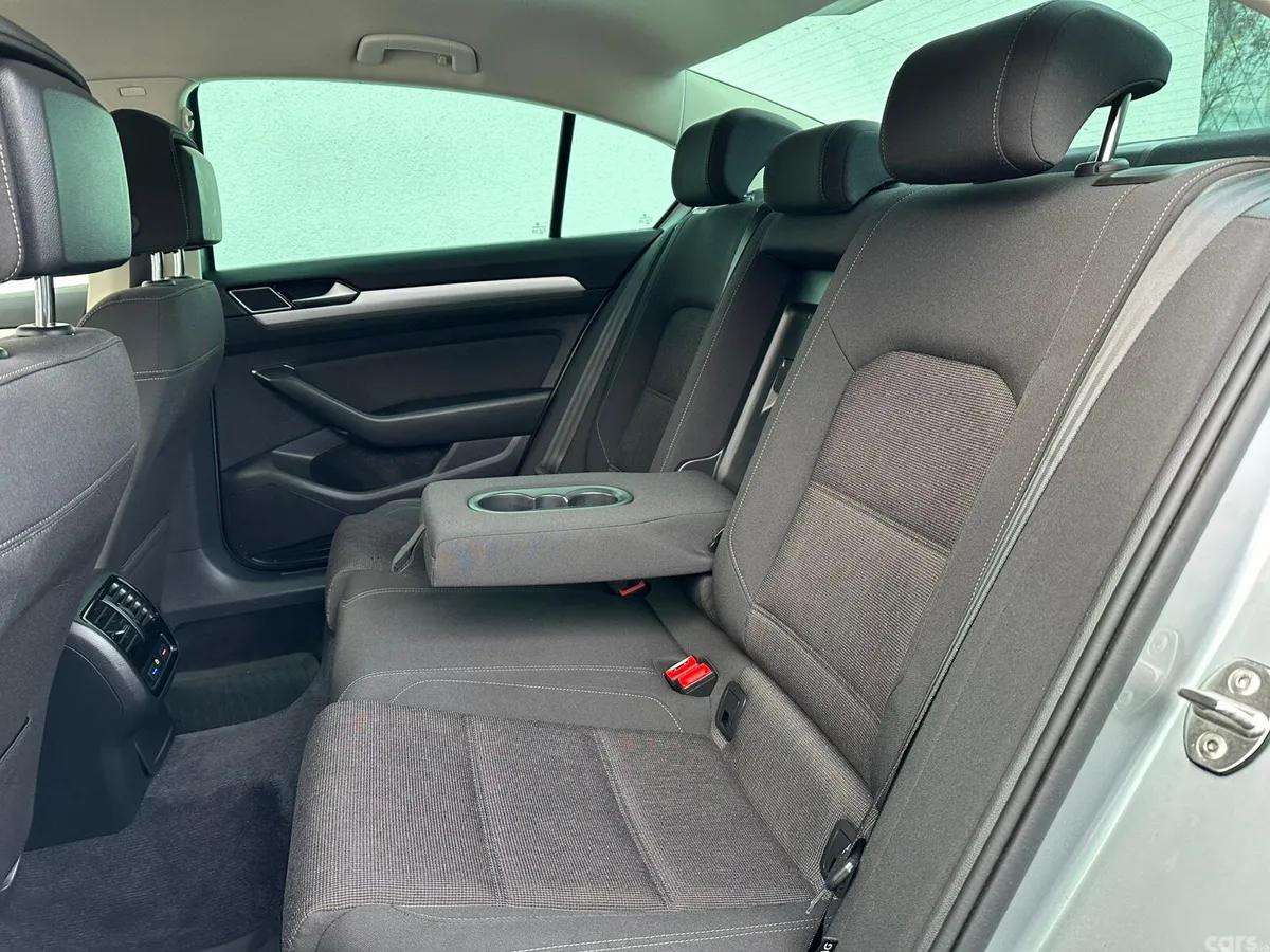 Volkswagen Passat Saloon, Diesel, 2019, Silver