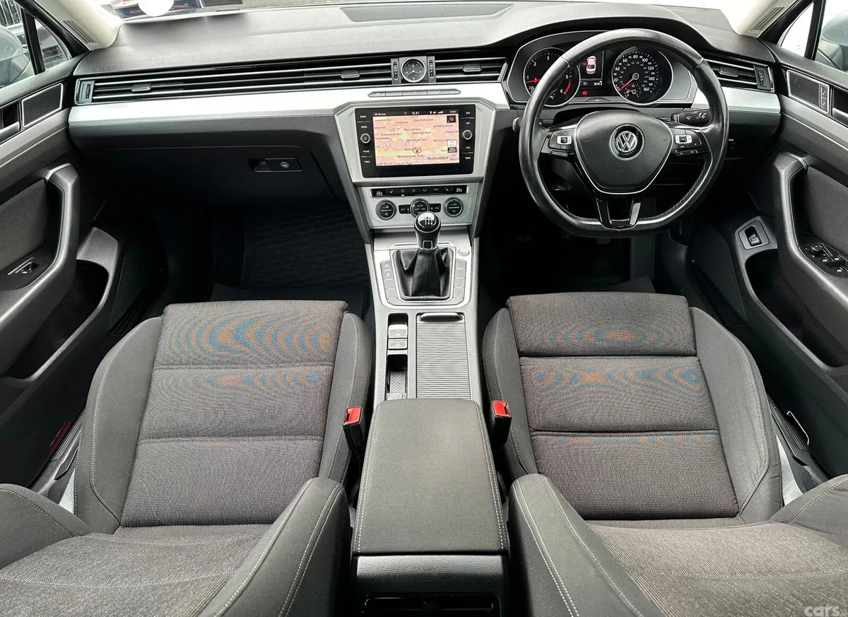 Volkswagen Passat Saloon, Diesel, 2019, Silver