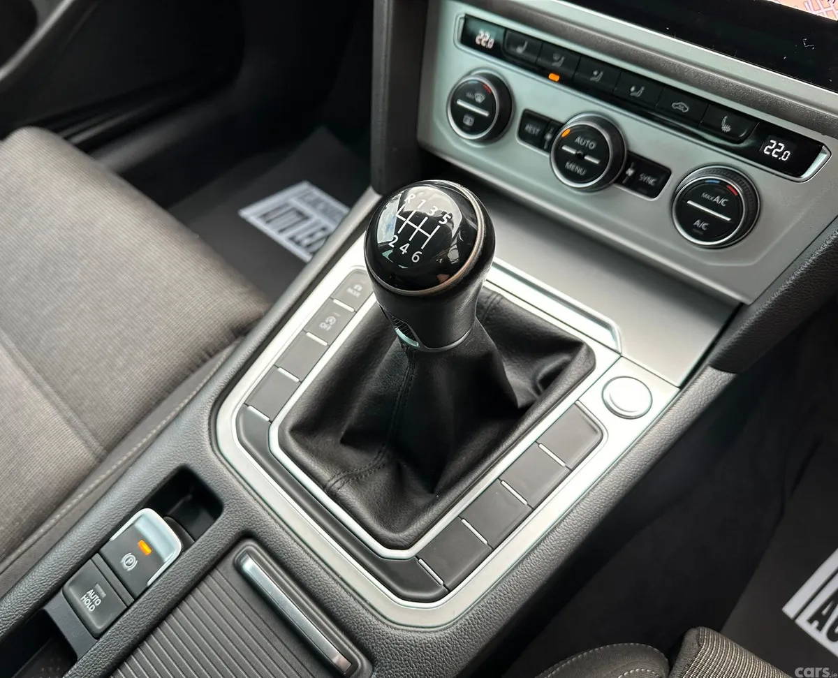 Volkswagen Passat Saloon, Diesel, 2019, Silver