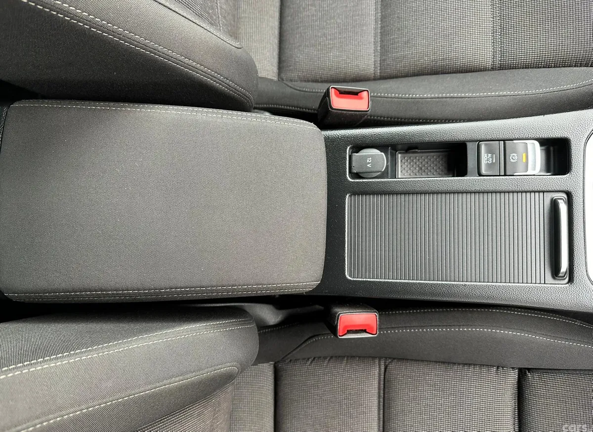 Volkswagen Passat Saloon, Diesel, 2019, Silver