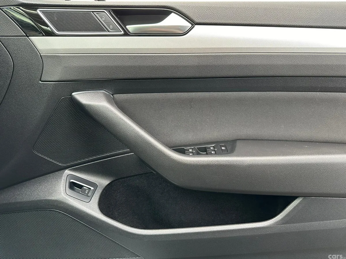 Volkswagen Passat Saloon, Diesel, 2019, Silver