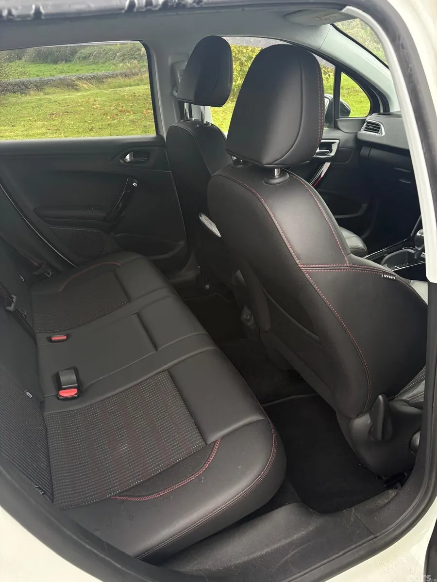 Peugeot 2008 Hatchback, Petrol, 2016, White