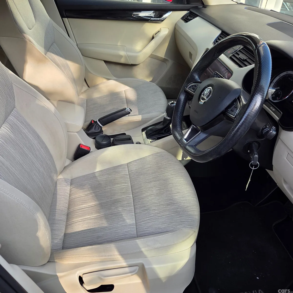 Skoda Octavia Saloon, Petrol, 2017, Beige