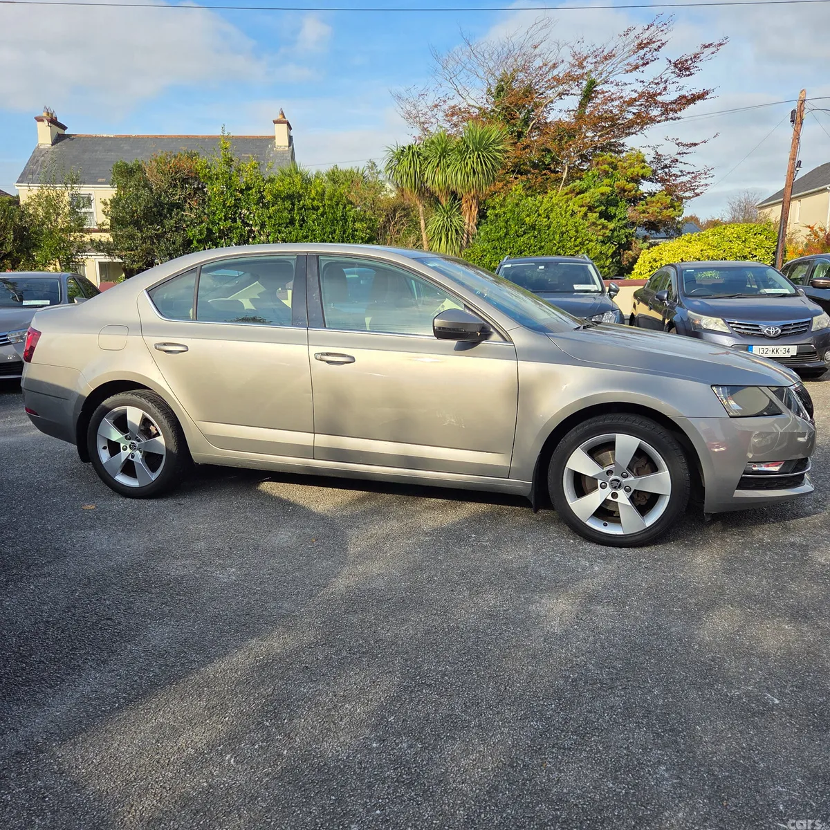 Skoda Octavia Saloon, Petrol, 2017, Beige