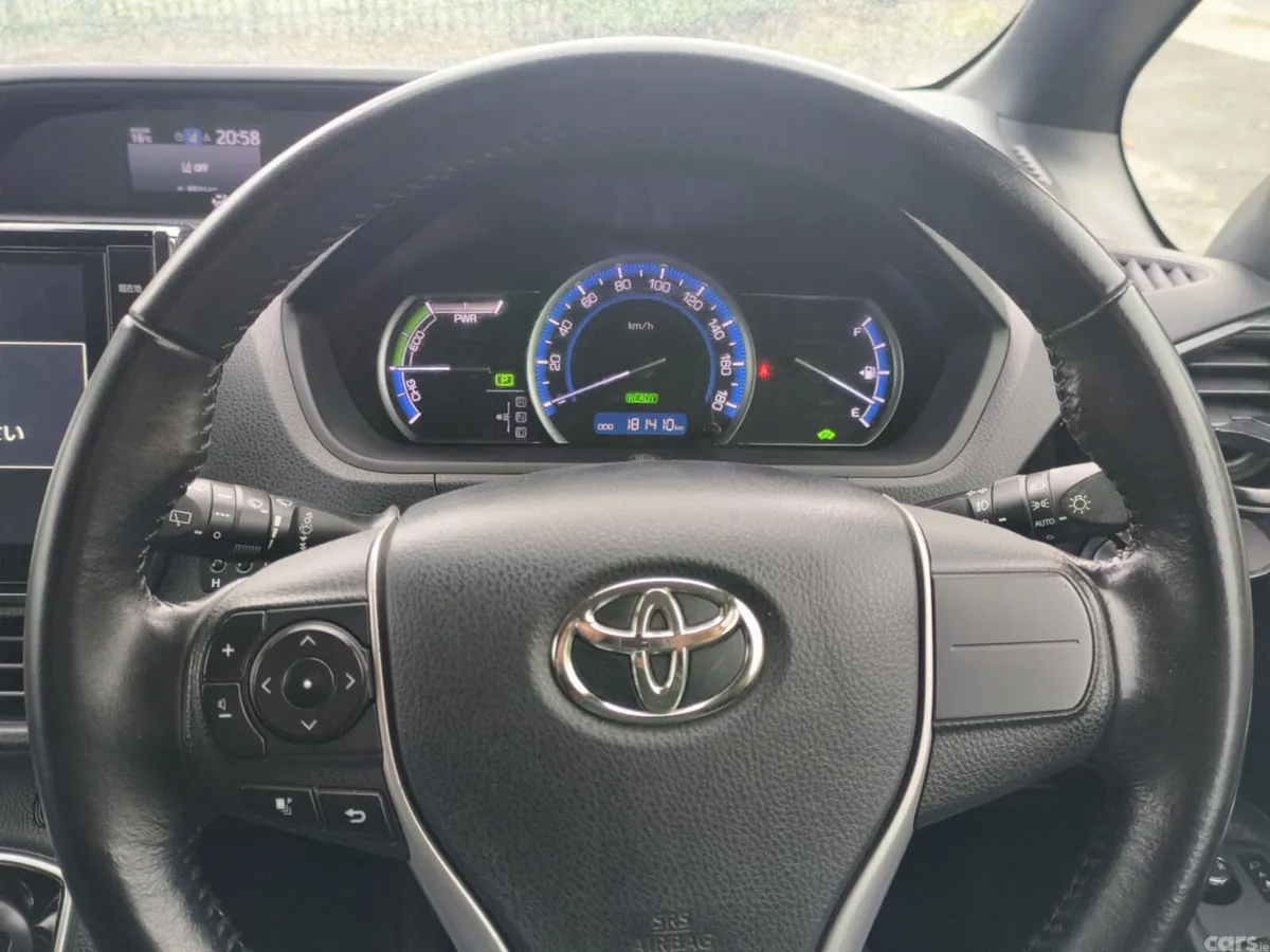 Toyota Voxy MPV, Petrol Hybrid, 2016, Black