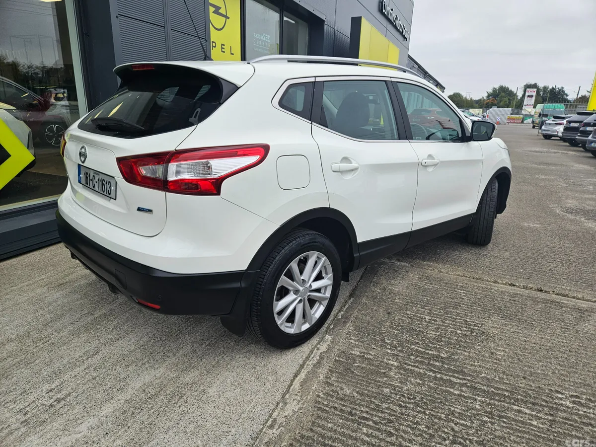 Nissan Qashqai Hatchback, Diesel, 2016, White