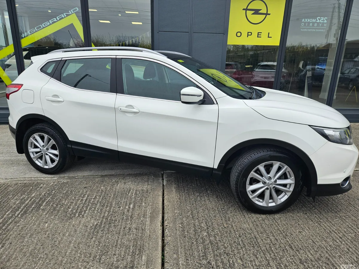 Nissan Qashqai Hatchback, Diesel, 2016, White