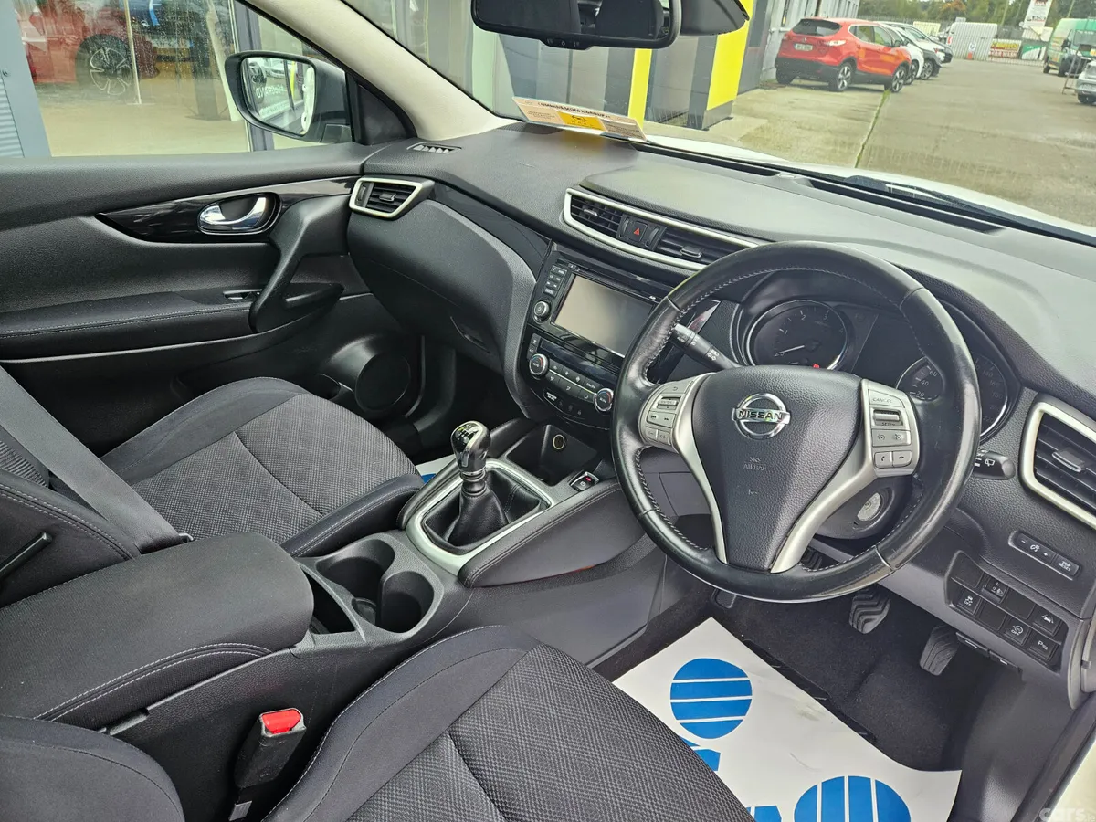Nissan Qashqai Hatchback, Diesel, 2016, White