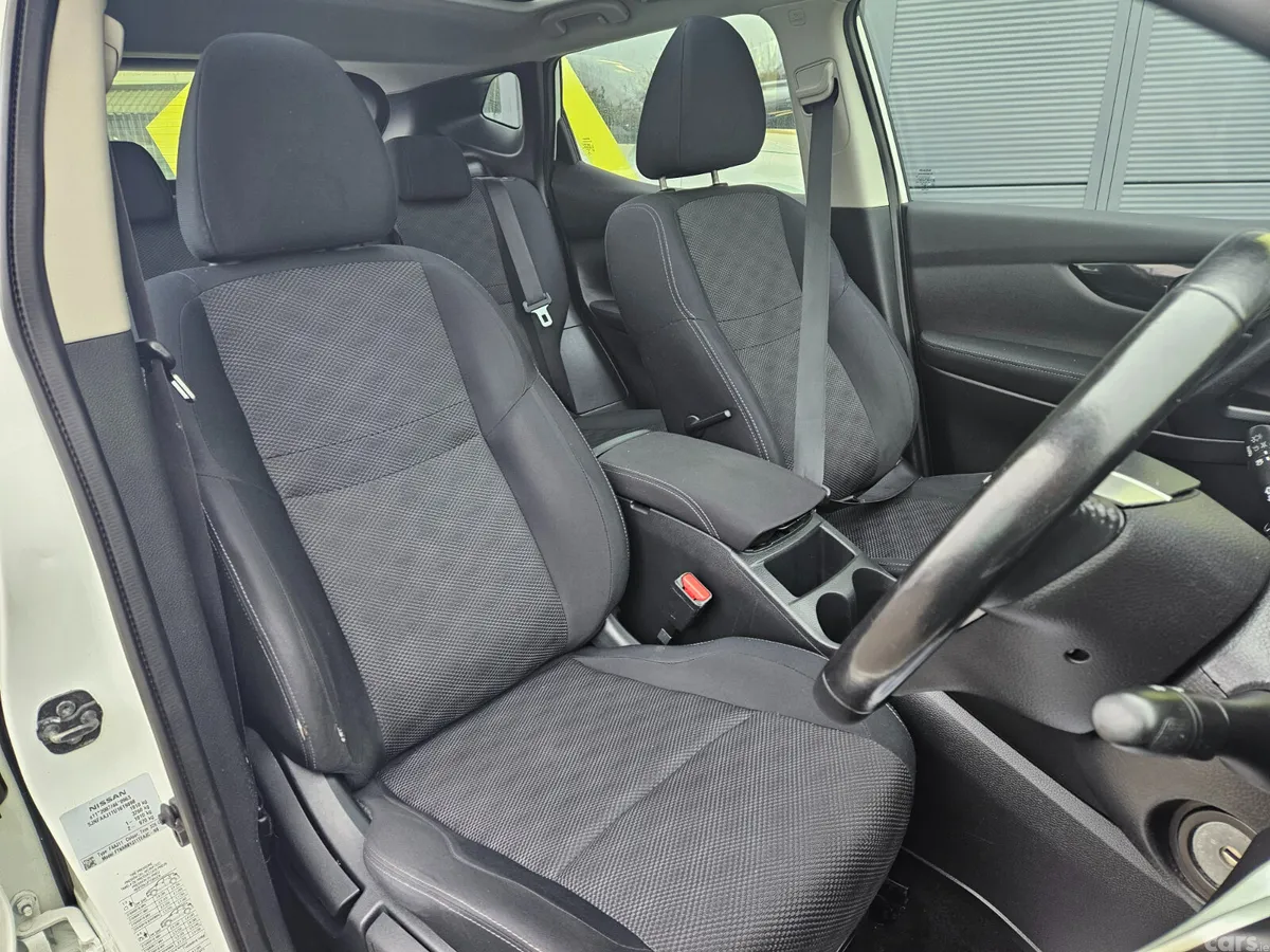 Nissan Qashqai Hatchback, Diesel, 2016, White