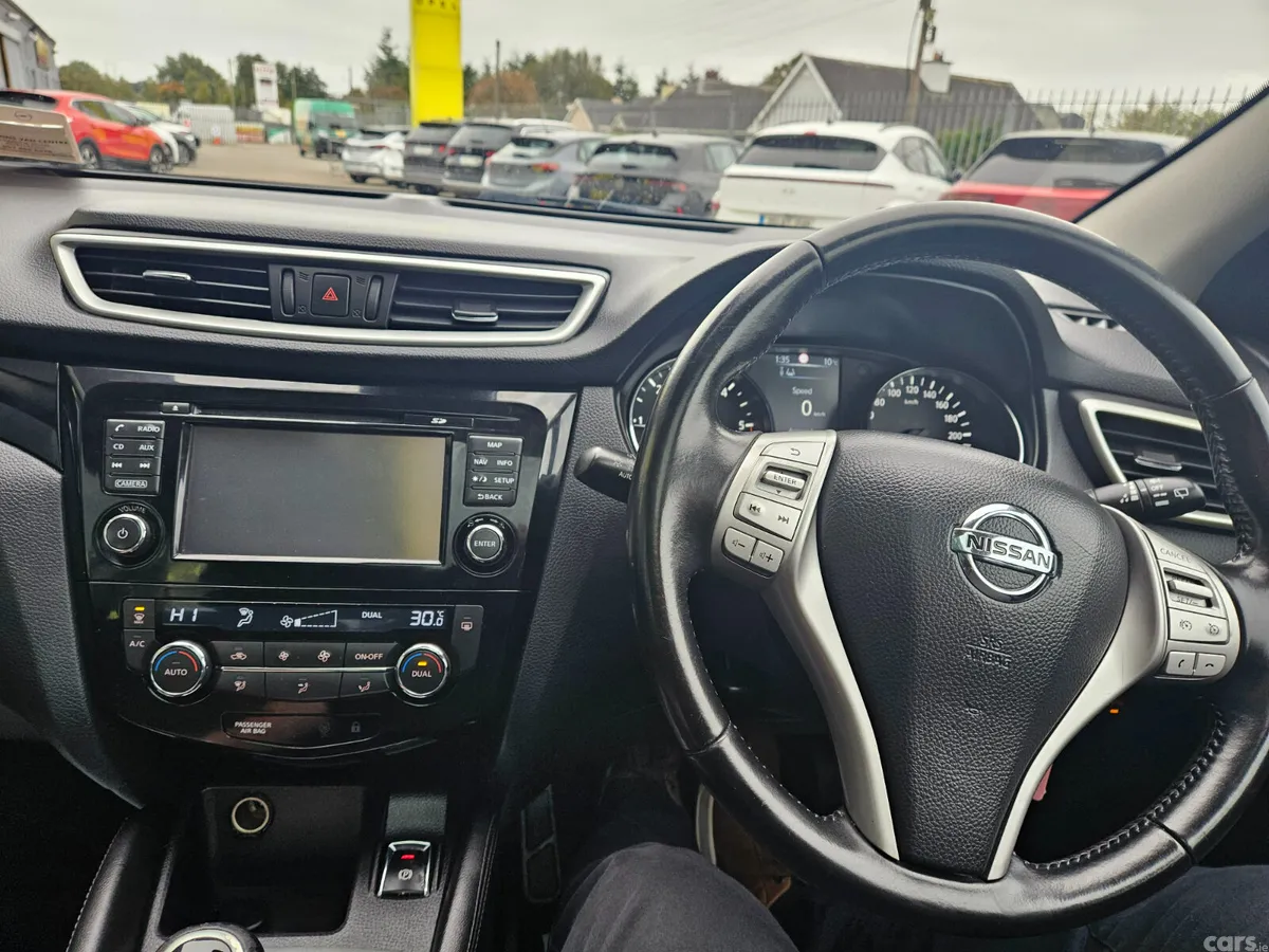 Nissan Qashqai Hatchback, Diesel, 2016, White
