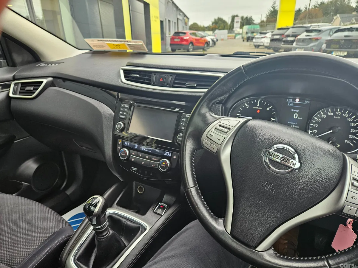 Nissan Qashqai Hatchback, Diesel, 2016, White