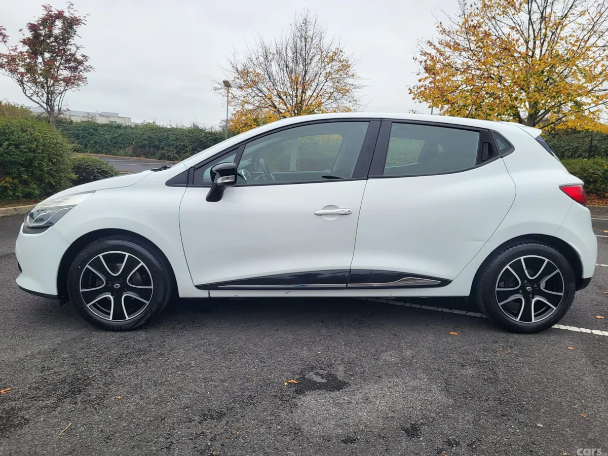 Renault Clio Hatchback, Petrol, 2015, White