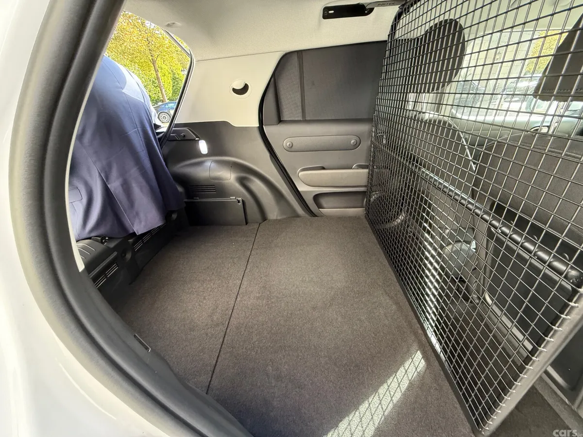 Hyundai INSTER Van, Electric, 2027, White