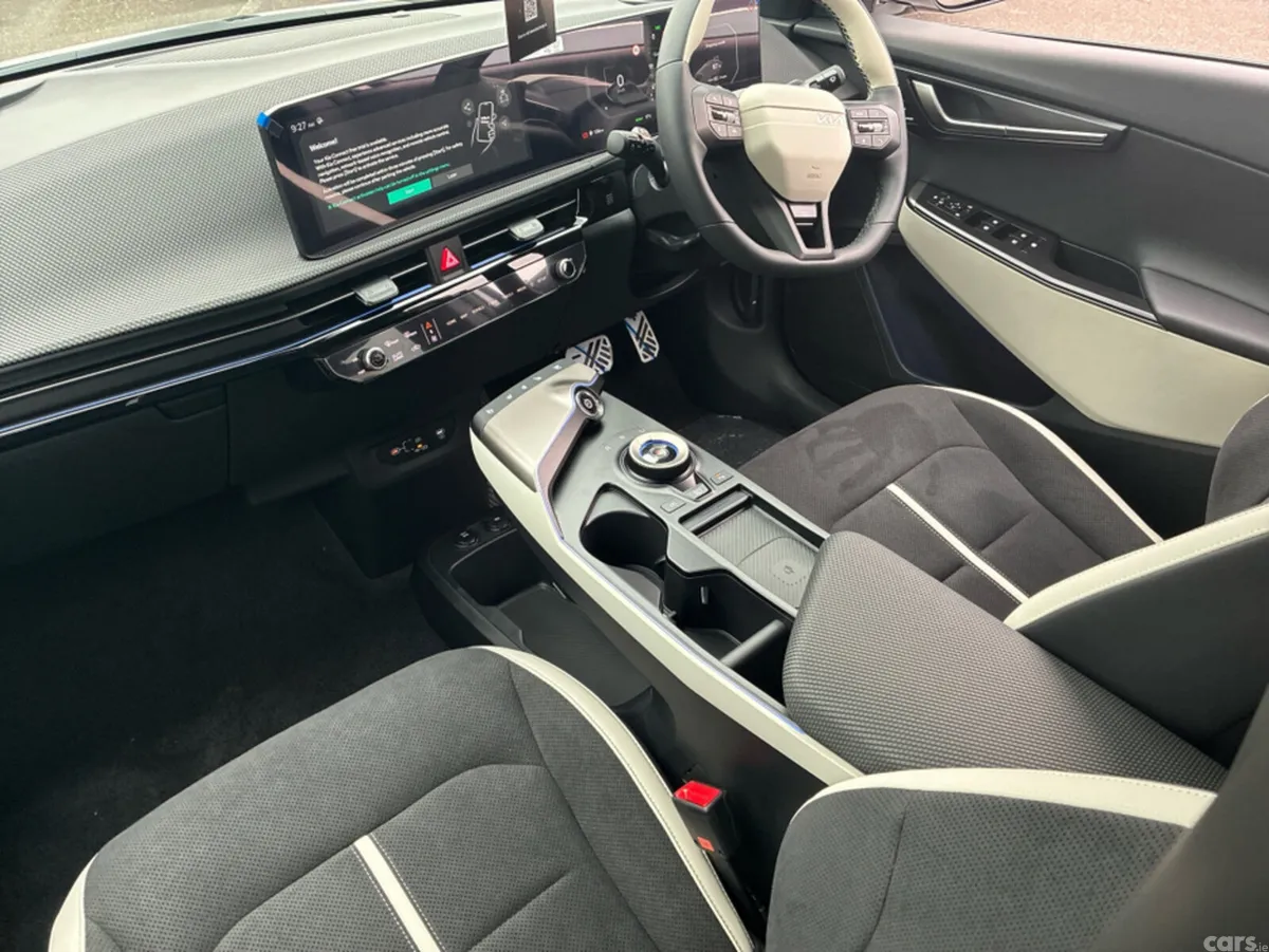 Kia EV6 SUV, Electric, 2026, White