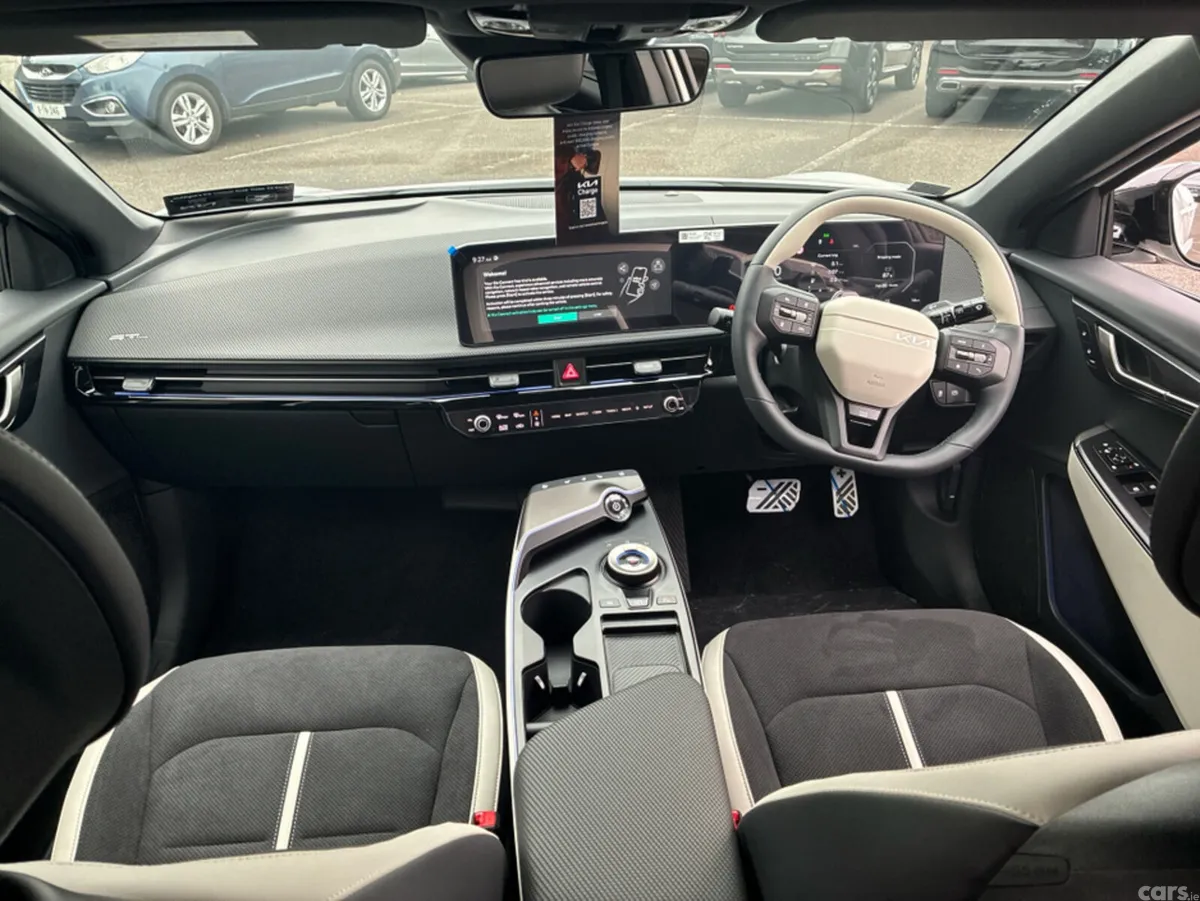 Kia EV6 SUV, Electric, 2026, White