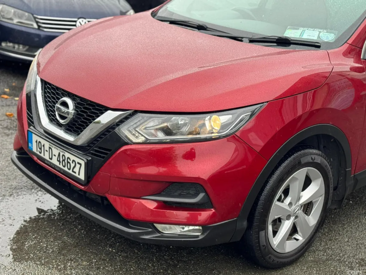 Nissan Qashqai MPV, Diesel, 2019, Red