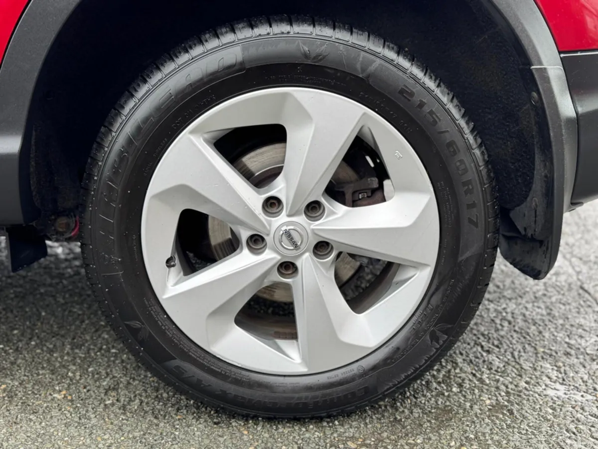 Nissan Qashqai MPV, Diesel, 2019, Red