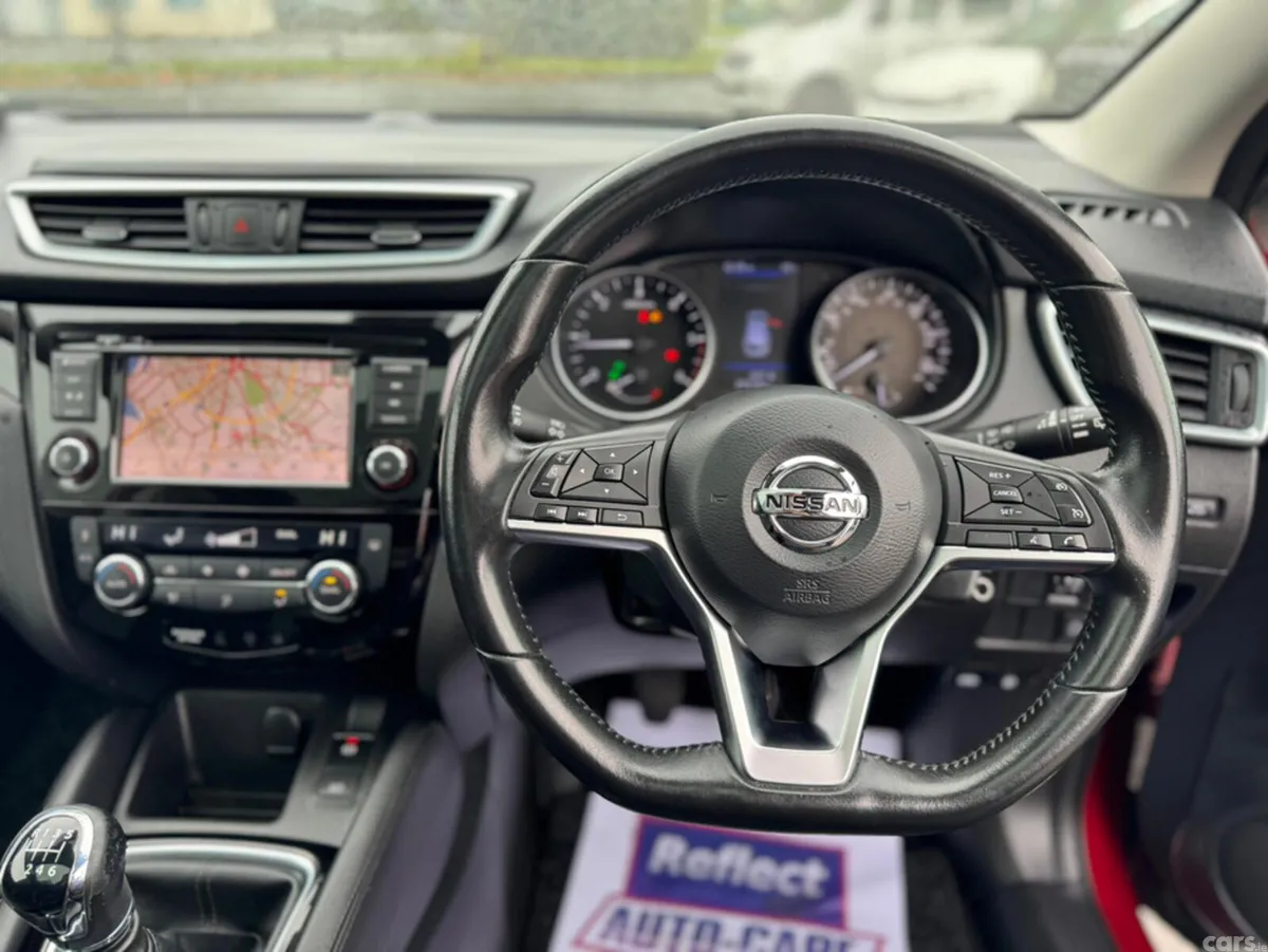 Nissan Qashqai MPV, Diesel, 2019, Red