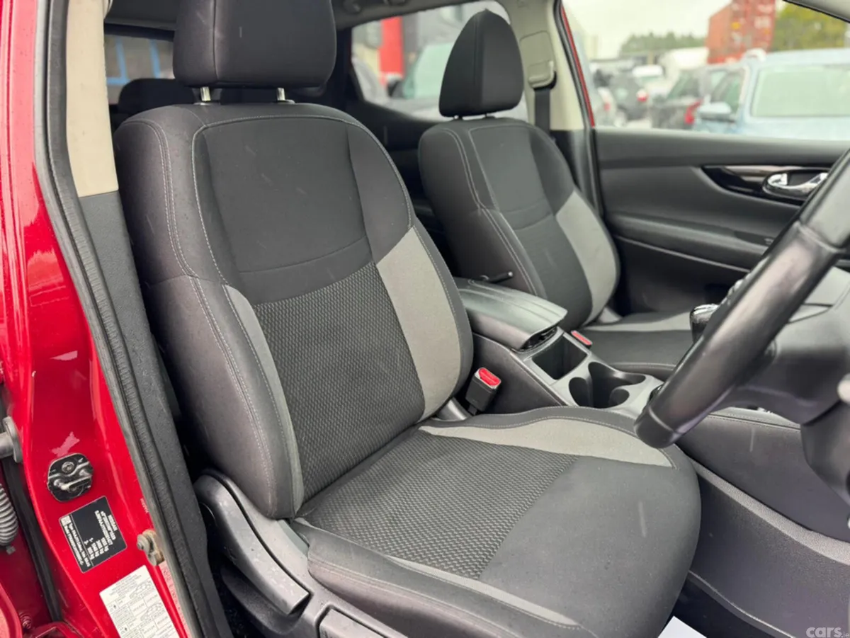 Nissan Qashqai MPV, Diesel, 2019, Red