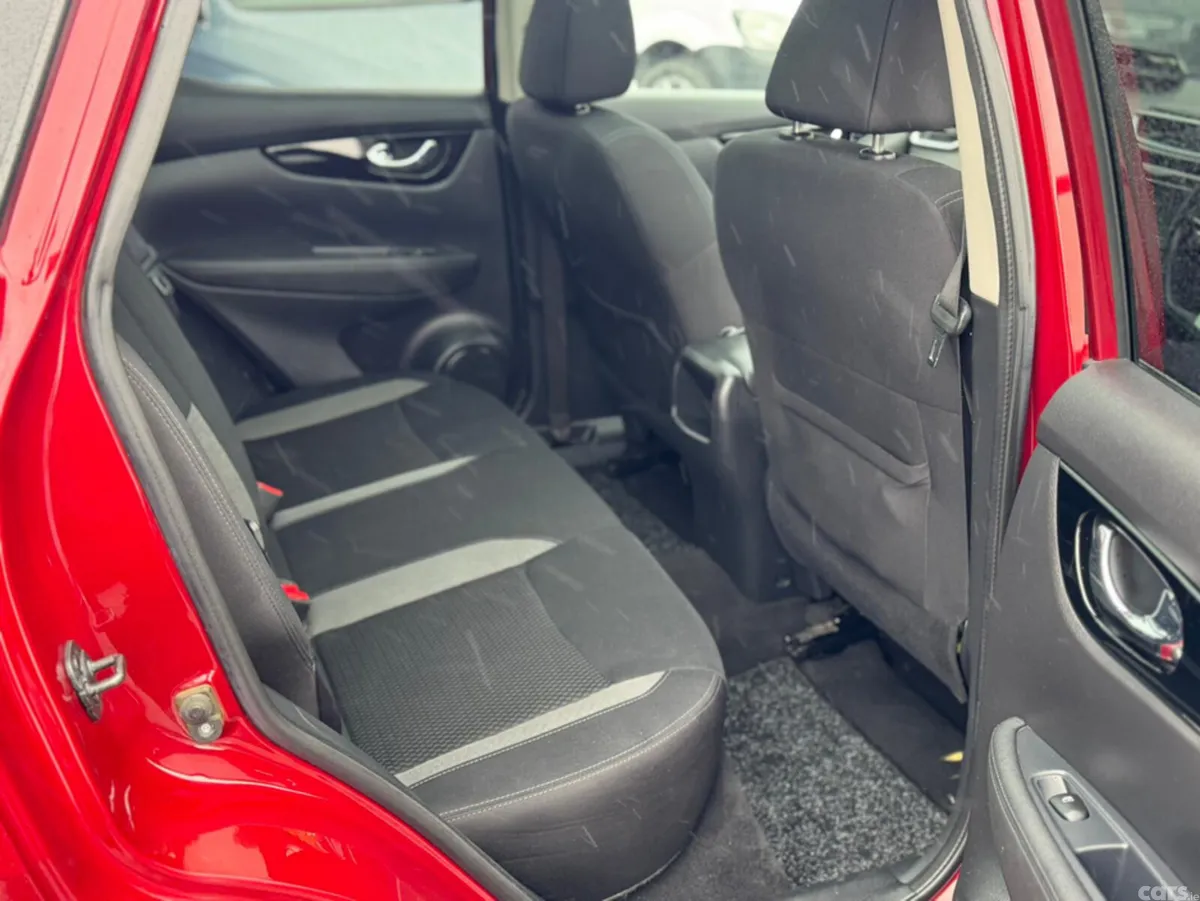 Nissan Qashqai MPV, Diesel, 2019, Red