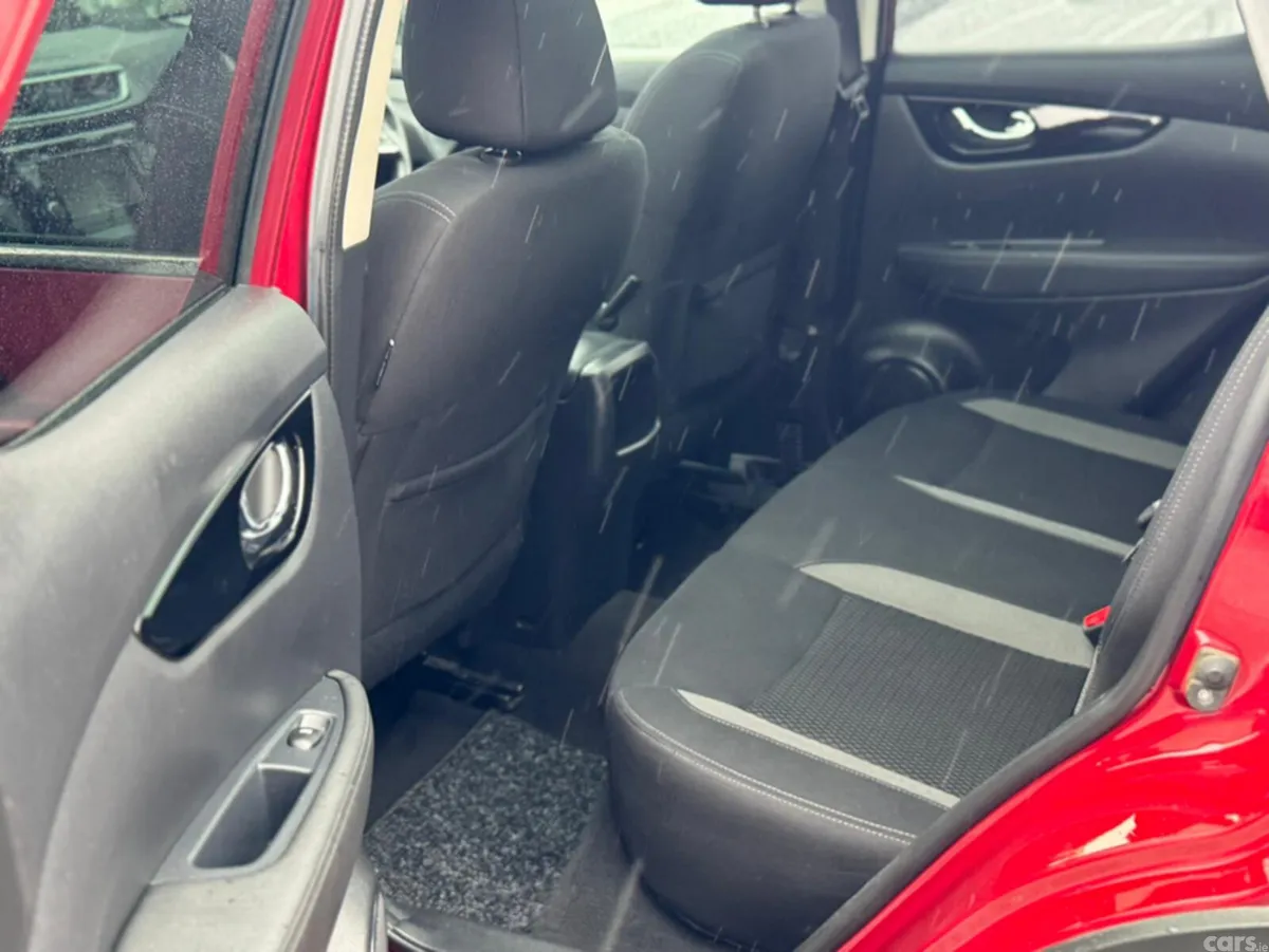 Nissan Qashqai MPV, Diesel, 2019, Red