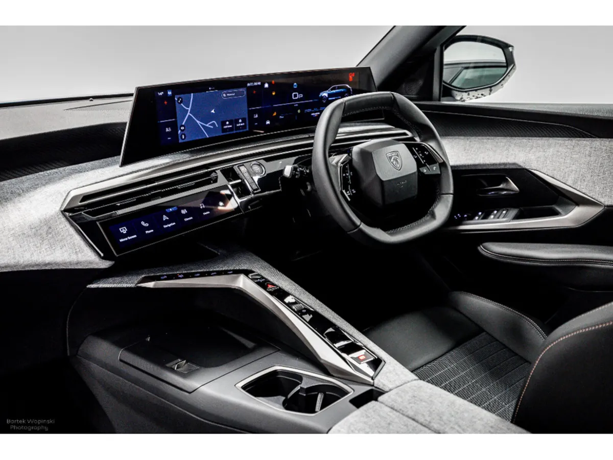 Peugeot 5008 SUV, Petrol Hybrid, 2026, Grey