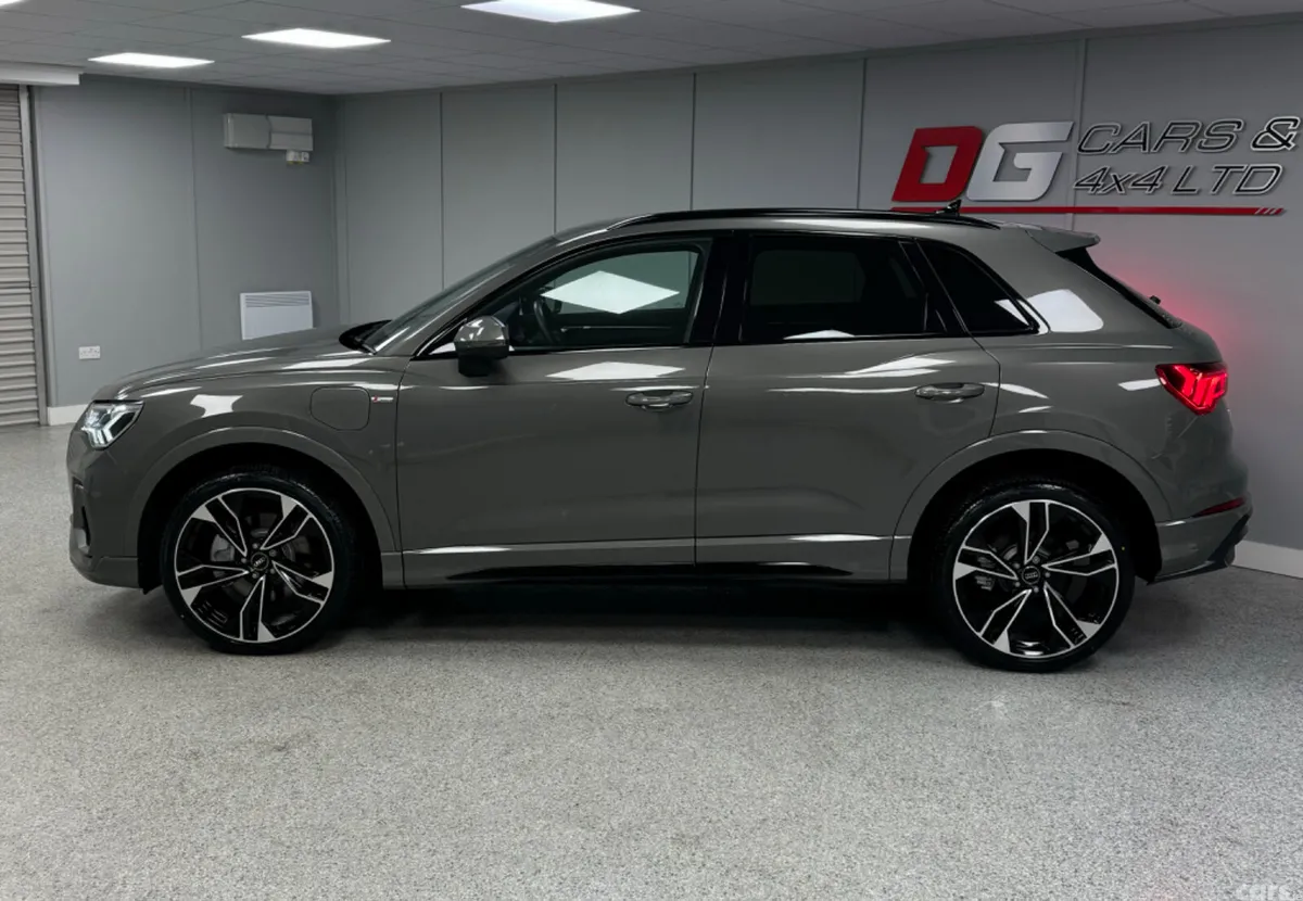Audi Q3 SUV, Petrol Hybrid, 2022, Grey