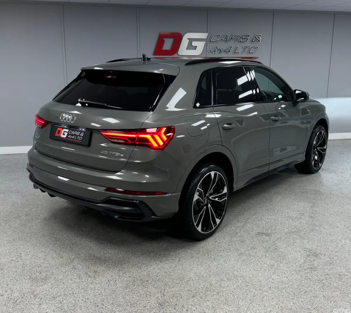 Audi Q3 SUV, Petrol Hybrid, 2022, Grey