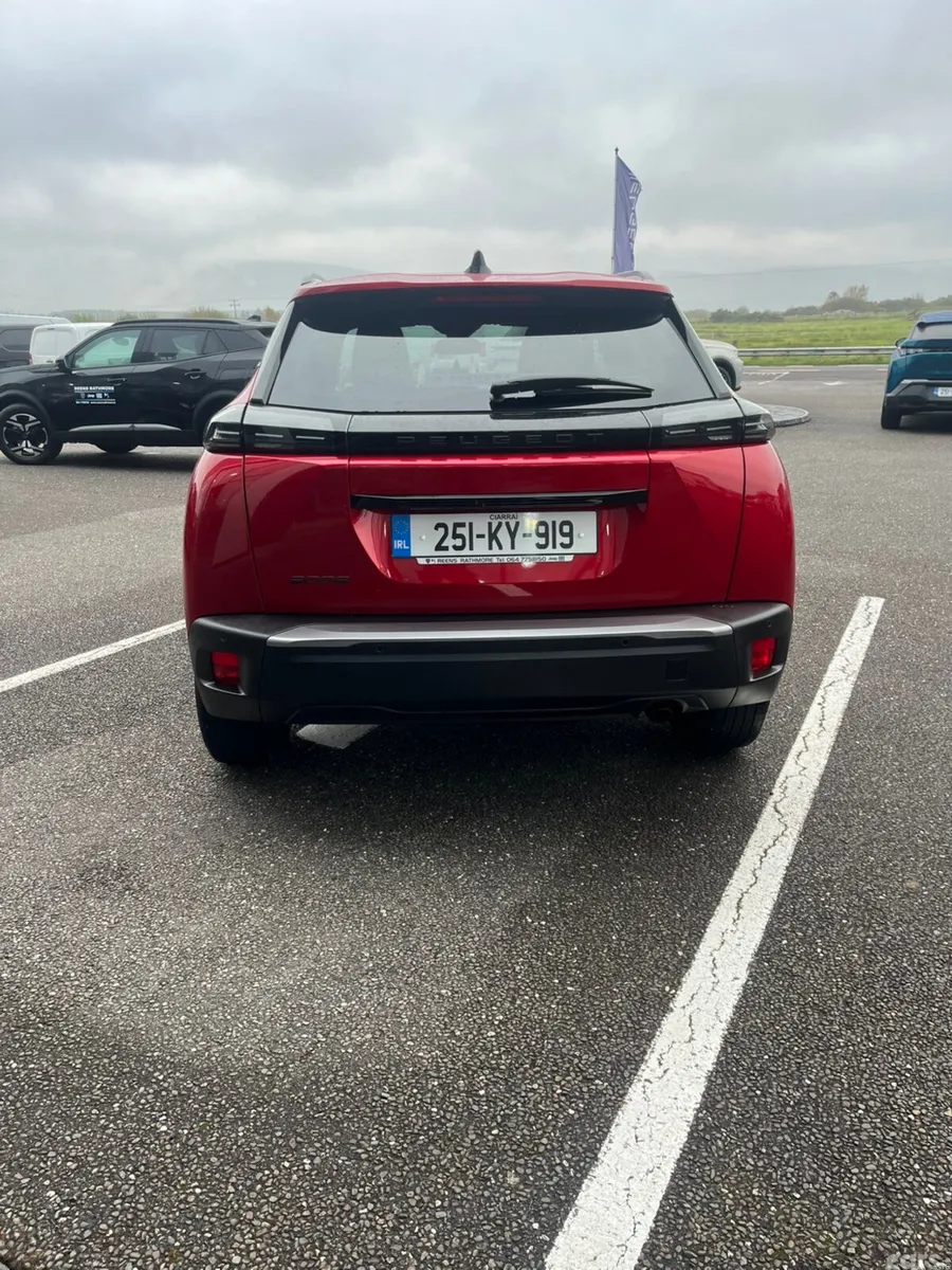 Peugeot 2008 MPV, Petrol, 2025, Red
