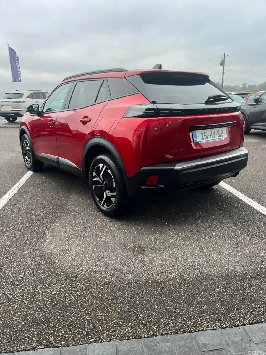 Peugeot 2008 MPV, Petrol, 2025, Red
