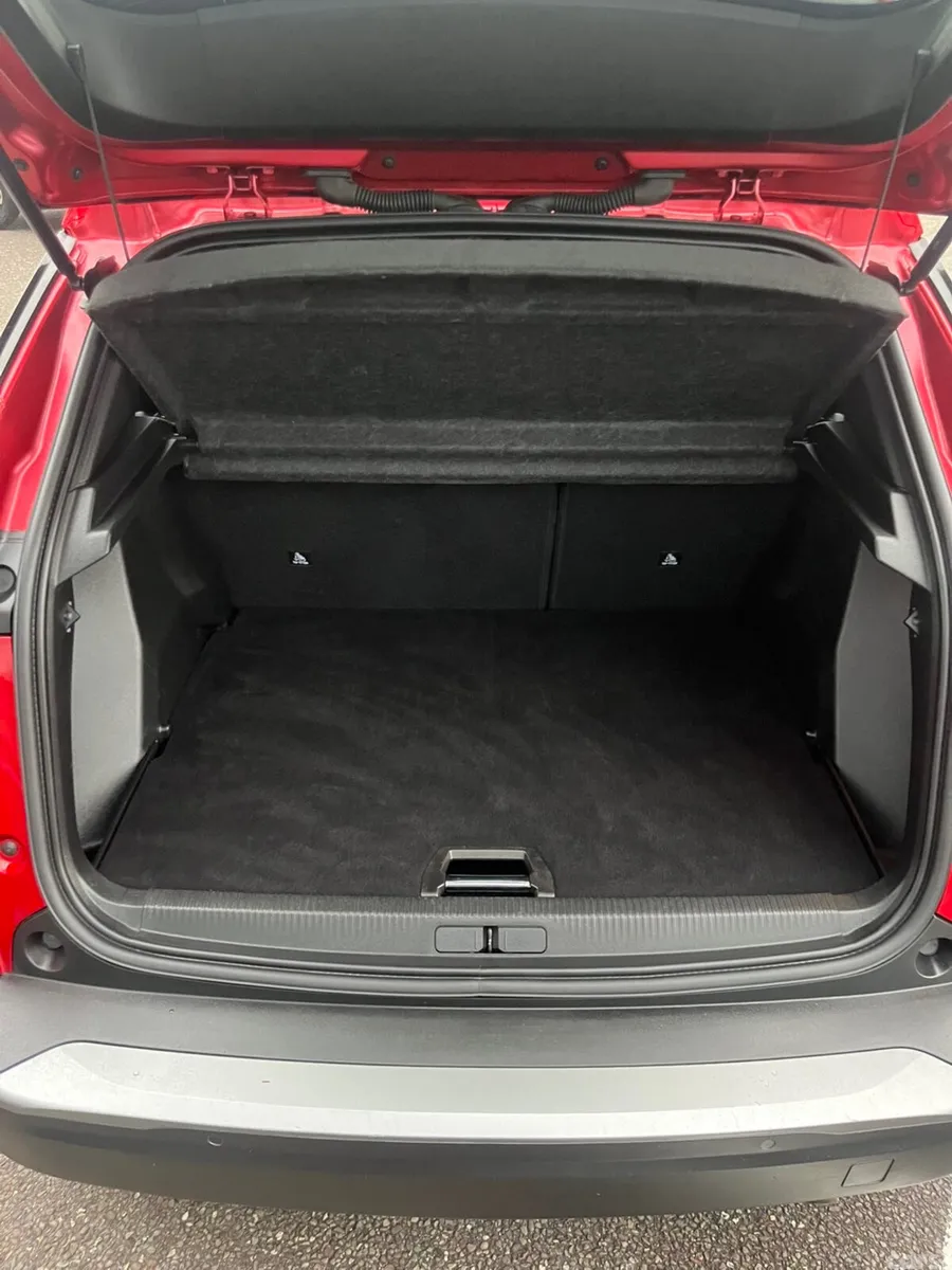 Peugeot 2008 MPV, Petrol, 2025, Red