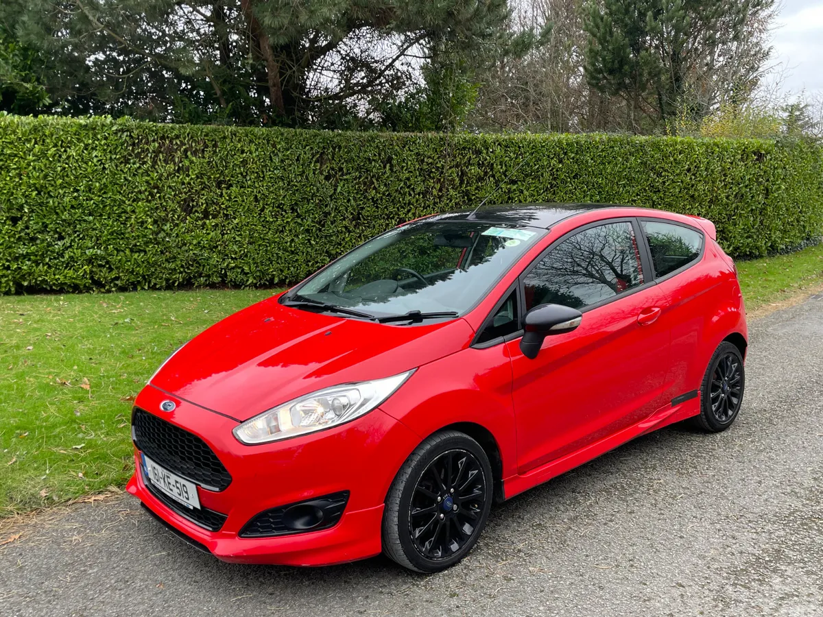 Ford Fiesta Hatchback, Petrol, 2016, Red