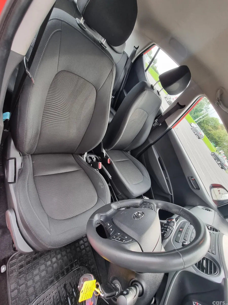 Hyundai i10 Hatchback, Petrol, 2019, Red