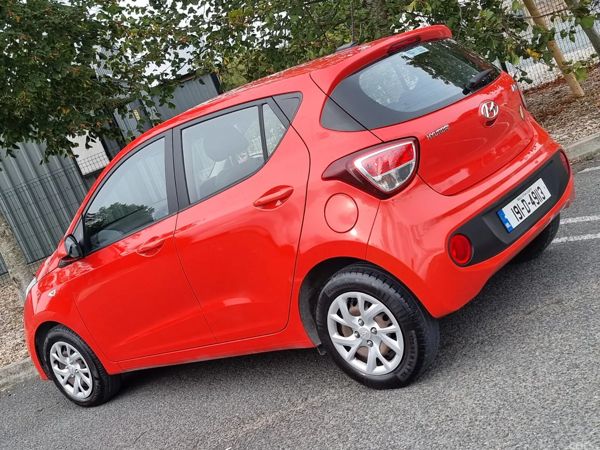 Hyundai i10 Hatchback, Petrol, 2019, Red